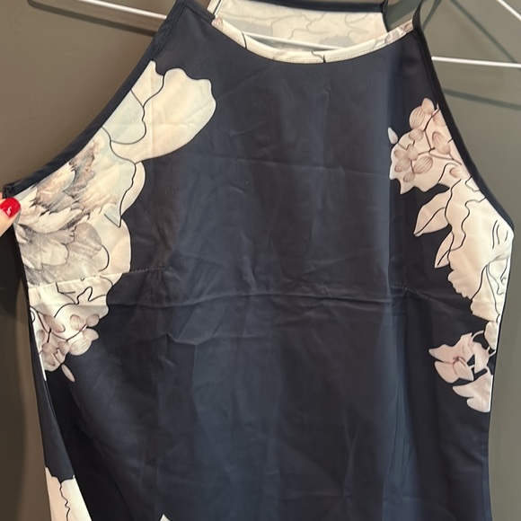 Very beautiful xs 👗 - Picture 3 of 3